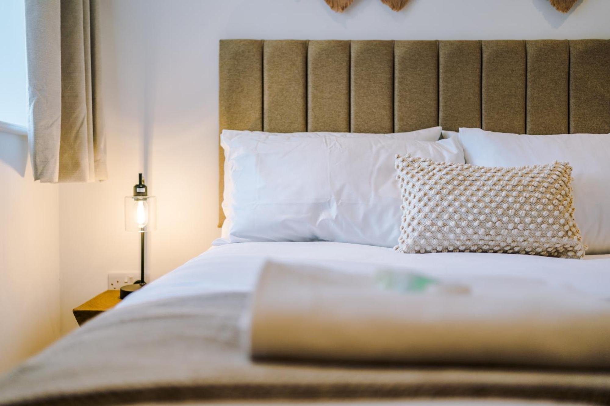 Number 21: A Breathtaking Chester Cottage With Parking Mollington  エクステリア 写真