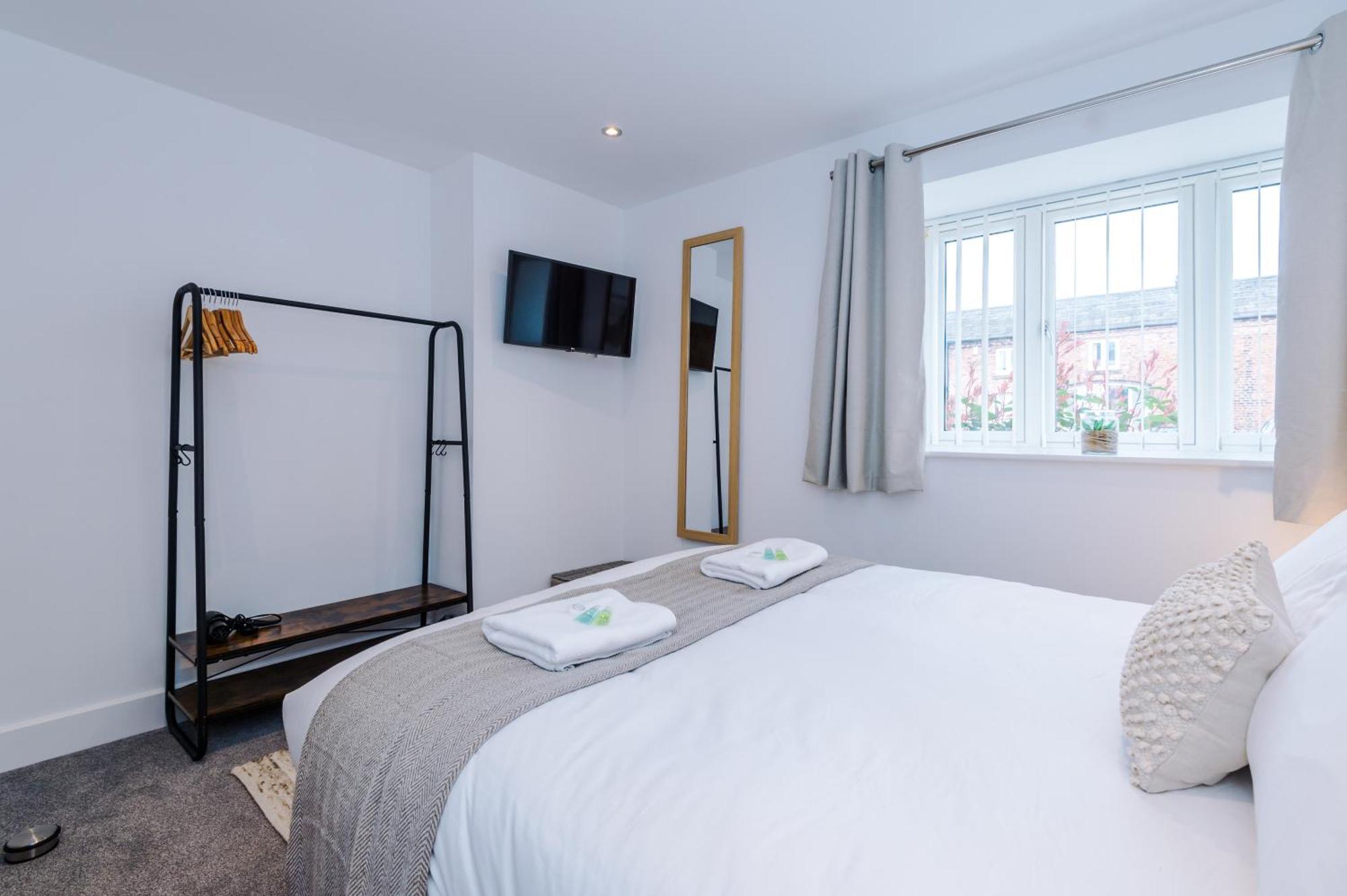 Number 21: A Breathtaking Chester Cottage With Parking Mollington  エクステリア 写真