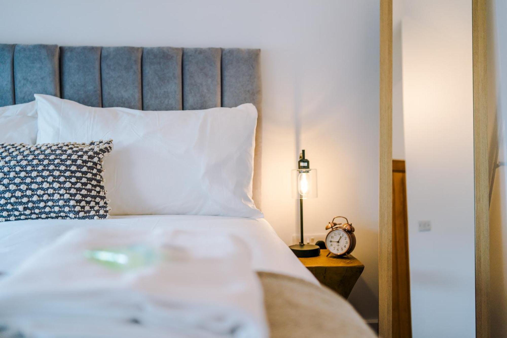 Number 21: A Breathtaking Chester Cottage With Parking Mollington  エクステリア 写真