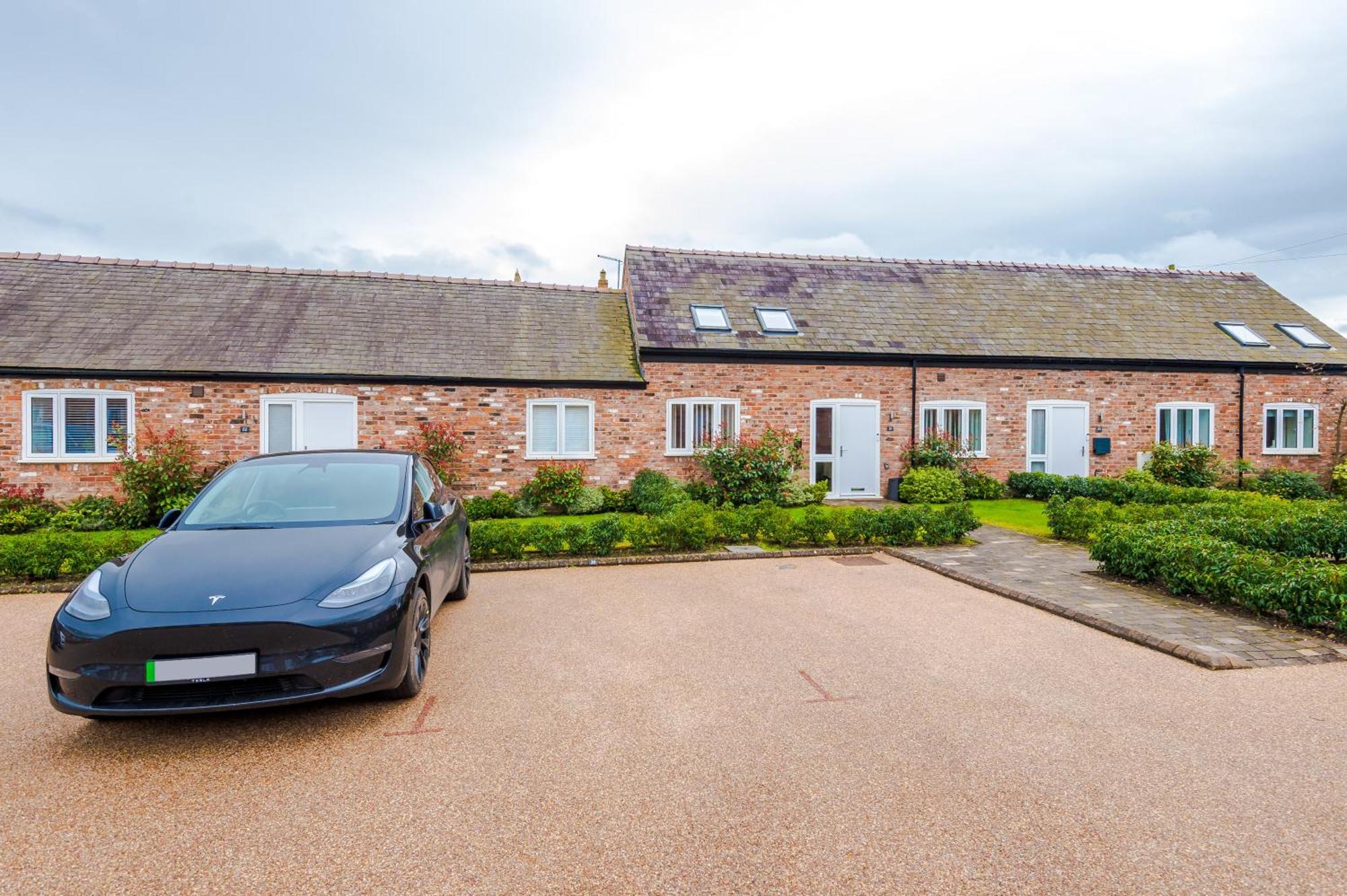 Number 21: A Breathtaking Chester Cottage With Parking Mollington  エクステリア 写真